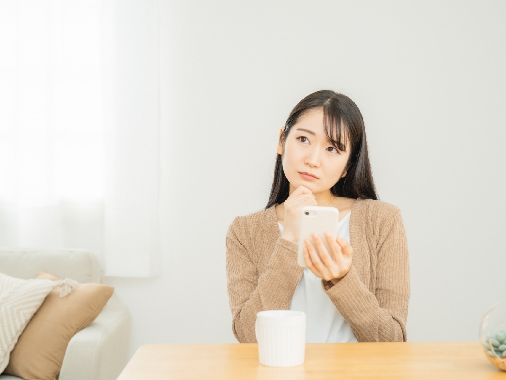 アズケルで中身を見られるか評判をサマリーポケットと比較